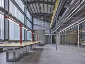 新作 30年老工廠改造,前衛(wèi)冷艷的色感裝置 x 水相設(shè)計 李智翔